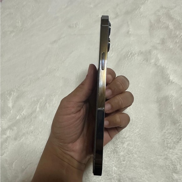 12 pro max phone SALE‼️ 128GB. NO BOX NO BOX NO BOX ONLY DE CELLPHONE AND CABLE - Picture 4 of 11
